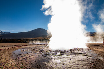 Geyser del Tatio, terceiro maior campo geotermico do mundo situado na cordilheira dos andes no...