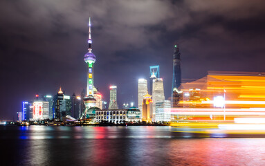 Naklejka premium skyline of Shanghai at dusk