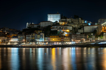 Fototapeta na wymiar Beautiful photo of Porto at night