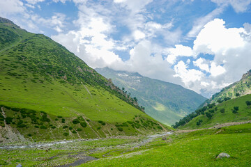 Obraz premium The Tarsar Marsar Lake trek is one of the prettiest treks in our country, provided you time it ... Kashmir Great Lakes is a lot tougher than the Tarsar Marsar trek, india, tourist and hikers