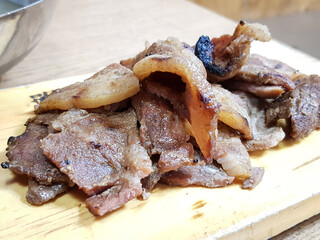 Grilled pork belly on a cutting board