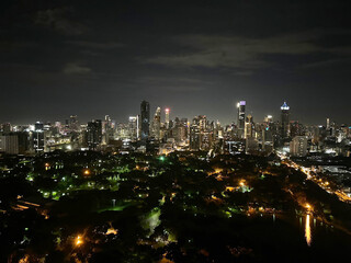 Fototapeta na wymiar Bangkok city with Lumpini park at night