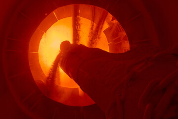 Combustion chamber of furnace with streams of hot gas