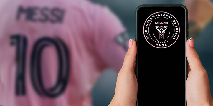 Logo of the Inter Miami CF on a smartphone - Horizontal banner web