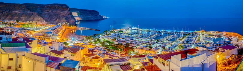 Fototapete Kanarische Inseln Night View of Picturesque Landscape with Puerto De Mogan and Beach on Gran Canaria in Spain