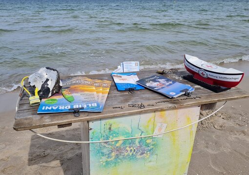 Ein Infostand der DGzRS, Deutsche Gesellschaft zur Rettung Schiffbr&uuml;chiger.