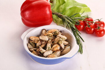 Marinated mussels in the bowl