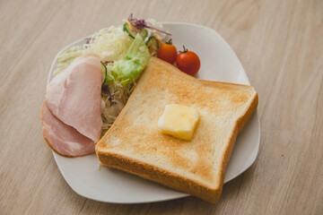 ホテルのおしゃれな朝食  ham and sandwich 