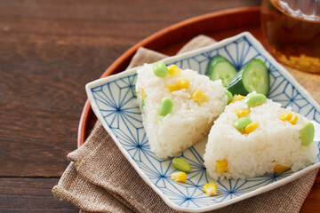 トウモロコシと枝豆のおにぎり