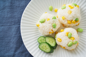トウモロコシと枝豆のおにぎり