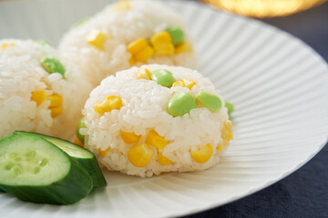 トウモロコシと枝豆のおにぎり