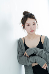Fototapeta premium チャーミングでアンニュイな女性