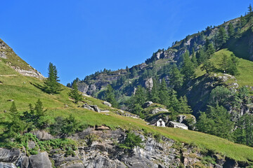 La salita verso il Parco Naturale Alpe Veglia e Alpe Devero, Valle d'Ossola - Piemonte	