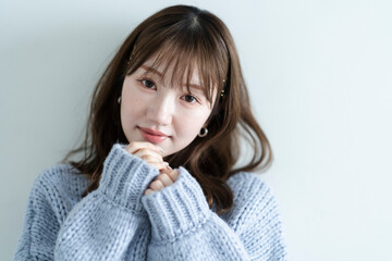 透明感のあるチャーミングな女性