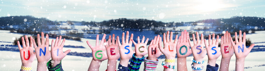 Children Hands, Uni Geschlossen Means Closed University, Winter Background