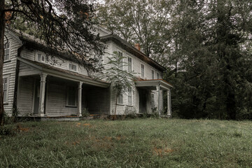 Fototapeta premium Exploring abandoned buildings along the Old Mine Road in New Jersey