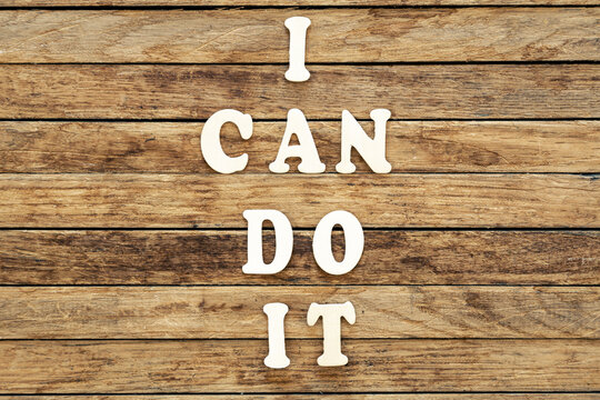 I can do it, words made of wooden letters on a wooden background.