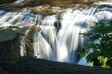 Obraz premium 恵庭渓谷の白扇の滝