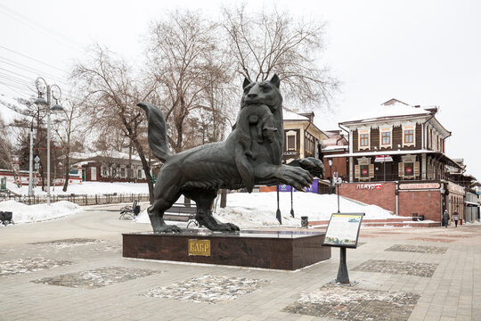 Monument "Babr with sable in its mouth" in Irkutsk