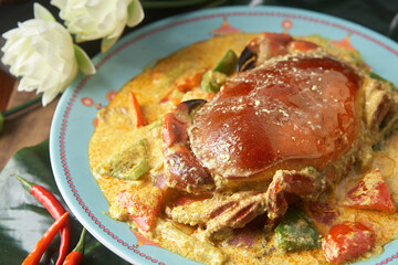 A plate of delicious Thai curry fried crab