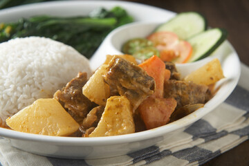 Beef Brisket Rice with Tomato and Radish