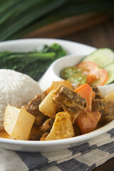 Beef Brisket Rice with Tomato and Radish