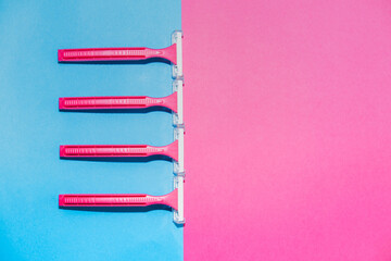 Pink razors on blue and sparkle pink background. Minimalism, flat lay, empty space for text - 640221318