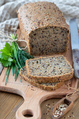 Kräuter-Dinkelbrot mit Quinoa ohne Hefe