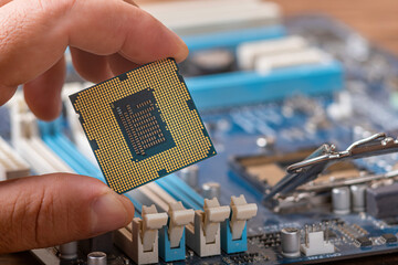 the processor in the hand of the master on the background of the planet for this processor