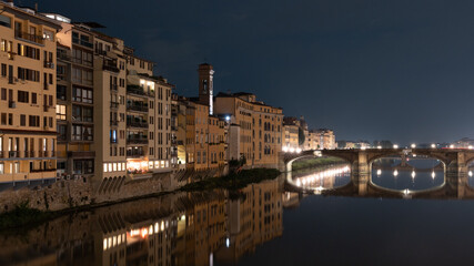 Fototapeta na wymiar Ponte vecchio view in Firenze
