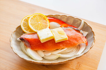 生鮭のレンチンレモンバター蒸し