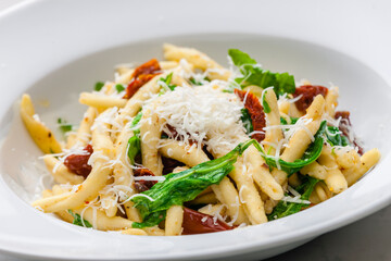pasta with dry tomatoes and spinach