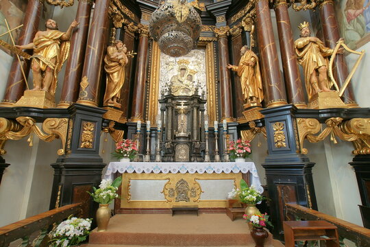 Święta Lipka. Prezbiterium. Sanktuarium Maryjne. Polska - Mazury - Warmia.