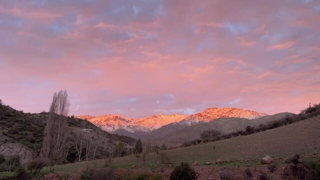 Time Lapse de puesta de sol en la localidad de San Francisco, San Esteban, Los Andes, 5 Regi&oacute;n Chile.