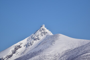 Fototapeta na wymiar 残雪の駒ケ岳山頂