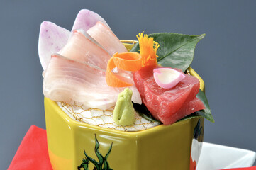 一品料理　お造り　鮪・鰤