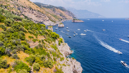 Fototapeta premium The Amalfi Coast is a breathtaking stretch of coastline in southern Italy, known for its vertiginous cliffs adorned with colorful villages, turquoise waters, and lush terraced gardens. Its beauty capt
