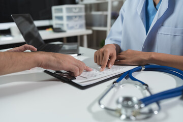 Asian female doctor or medical specialist examining a patient Ask for symptoms, give advice, recommend medication, plan treatment guidelines and preventive care. Concept of health checkup Prevention