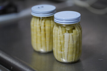 瓶詰した根曲がり竹