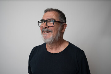 Obraz premium Confident Senior Man with Gray Hair and Beard in Casual Clothing