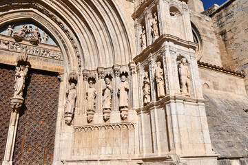 Scupltures in the Morella church facade