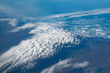 Faszinierend schöne Wolkenformation - Luftaufnahme aus 10 000 Meter Höhe