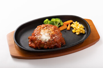 ハンバーグステーキ　(完熟トマトソース)