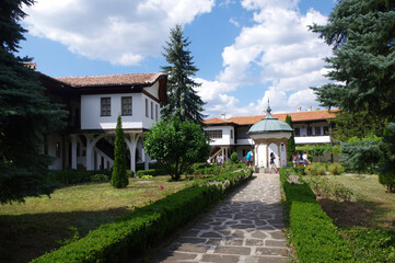 Fototapeta na wymiar cloitre du monastère Sokolski, Bulgarie