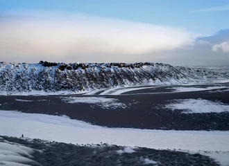 Foto auf Alu-Dibond Ijsland met een beetje sneeuw en zijn vulkanisch gesteente © thijs