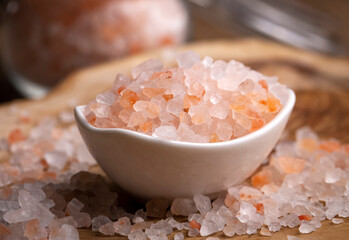 Fototapeta na wymiar Pink Himalayan salt crystals, food concept photo.