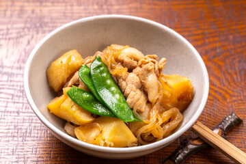 豚肉の肉じゃが（りんご入り）