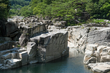 水流の侵食によって形成された木曽川の寝覚ノ床