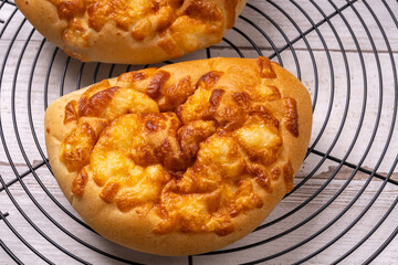 トマトとチーズのパン