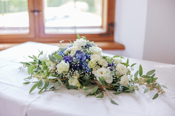 Floral table decoration at a wedding reception